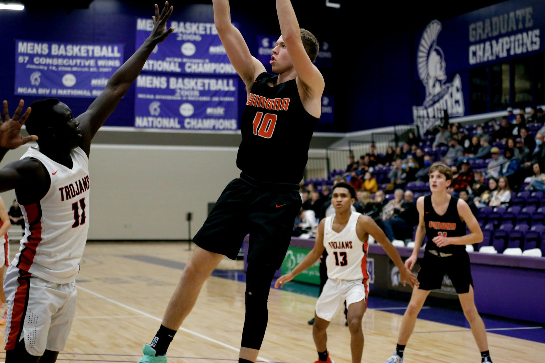 Jasper Hedin fadeaway shot